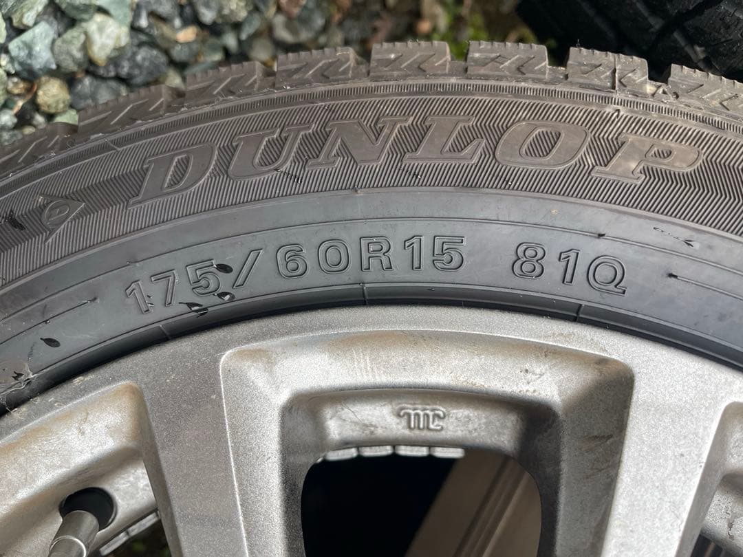 バリ山　DUNLOP スタッドレスタイヤ 175/60R15 手渡しのみ