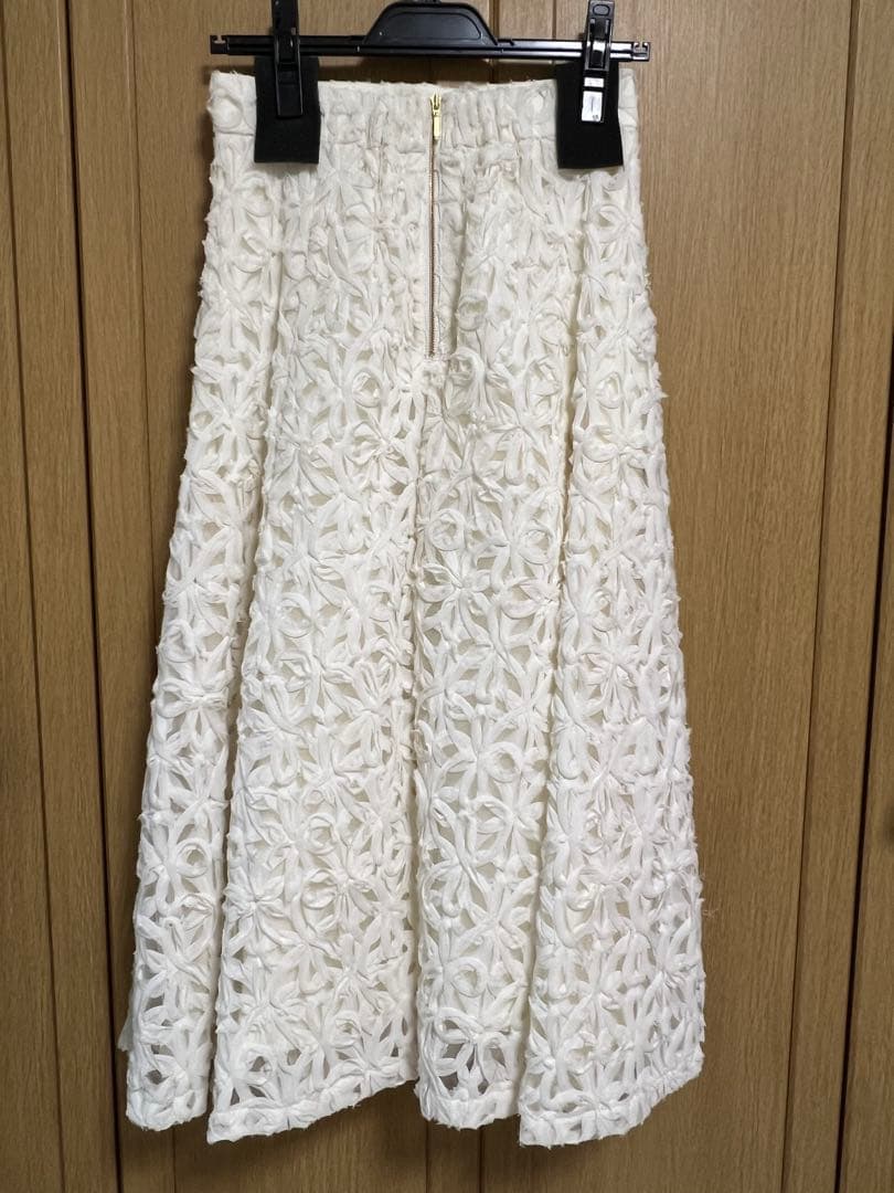 【新品】アプワイザーリッシェ　リボン刺繍ミディスカート
