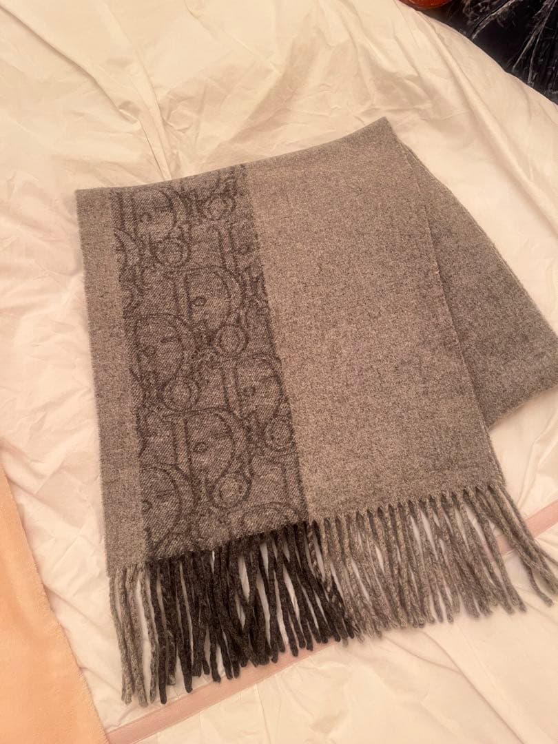 ☆美品☆クリスチャンディオール ロゴマフラー　グレー系