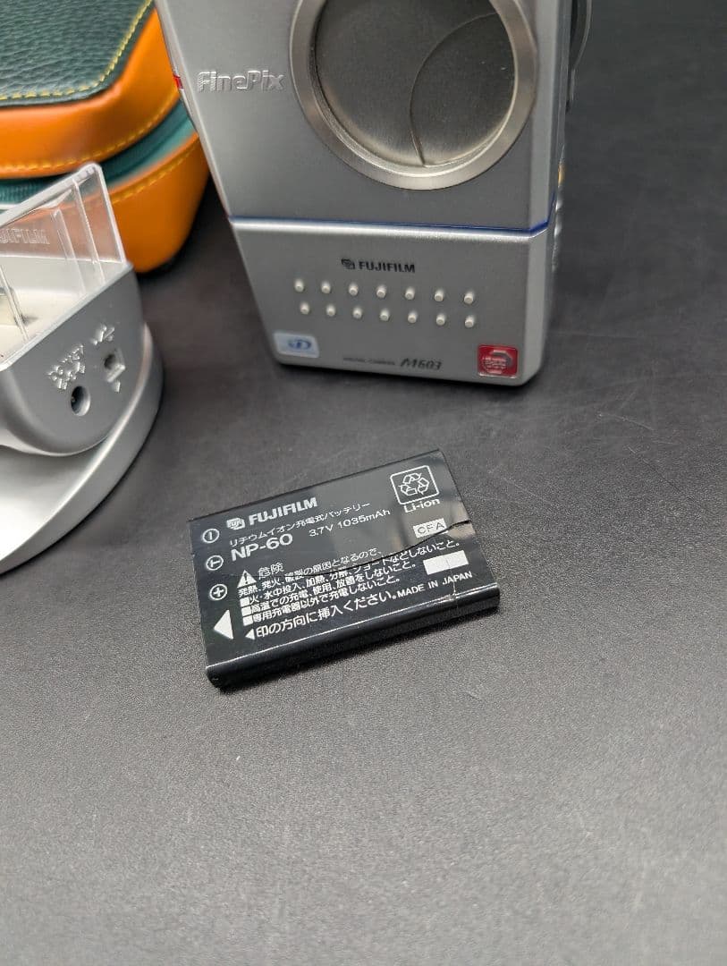 【動作確認済・外装美品】FUJIFILM finepix M603 コンデジ