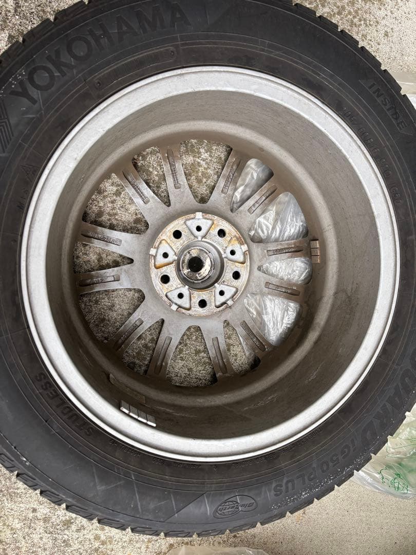 YOKOHAMA スタッドレスタイヤ(205/60R16)