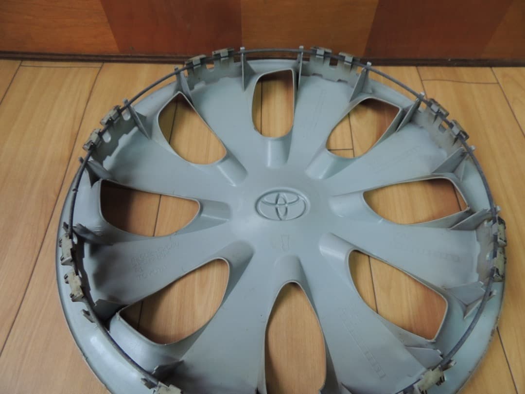 F185 トヨタ アクア NHP10 ホイールカバー ４枚 １台分 15インチ