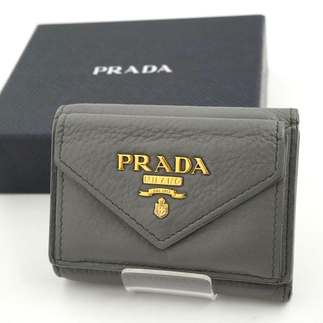 ✨未使用に近い　PRADA ミニ財布　シボ革　三つ折り　ヴィッテロダイノ　レター