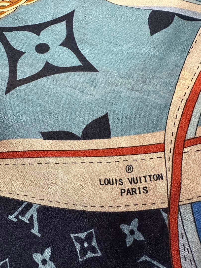 LOUIS VUITTON シルク100%スカーフ→ノベルティー
