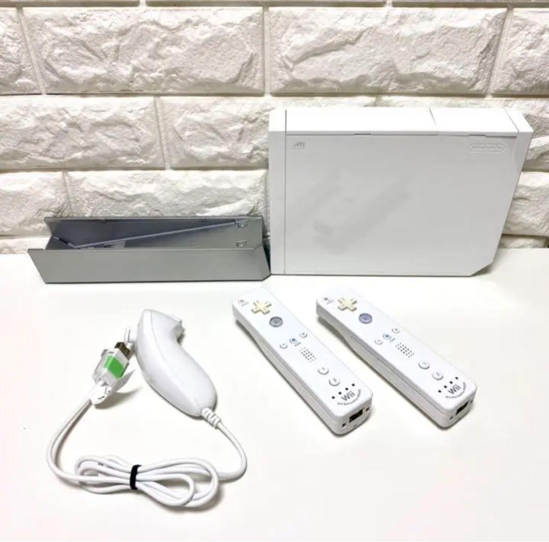 セット　任天堂　Wii　本体　コントローラー　Wiiparty  マリオ２５th