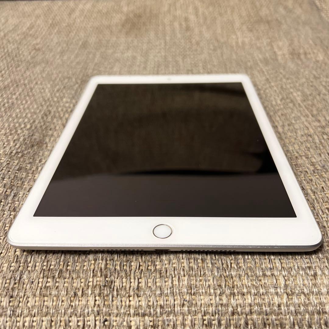 Apple iPad MR6P2J/A 第6世代9.7インチ シルバー 32GB