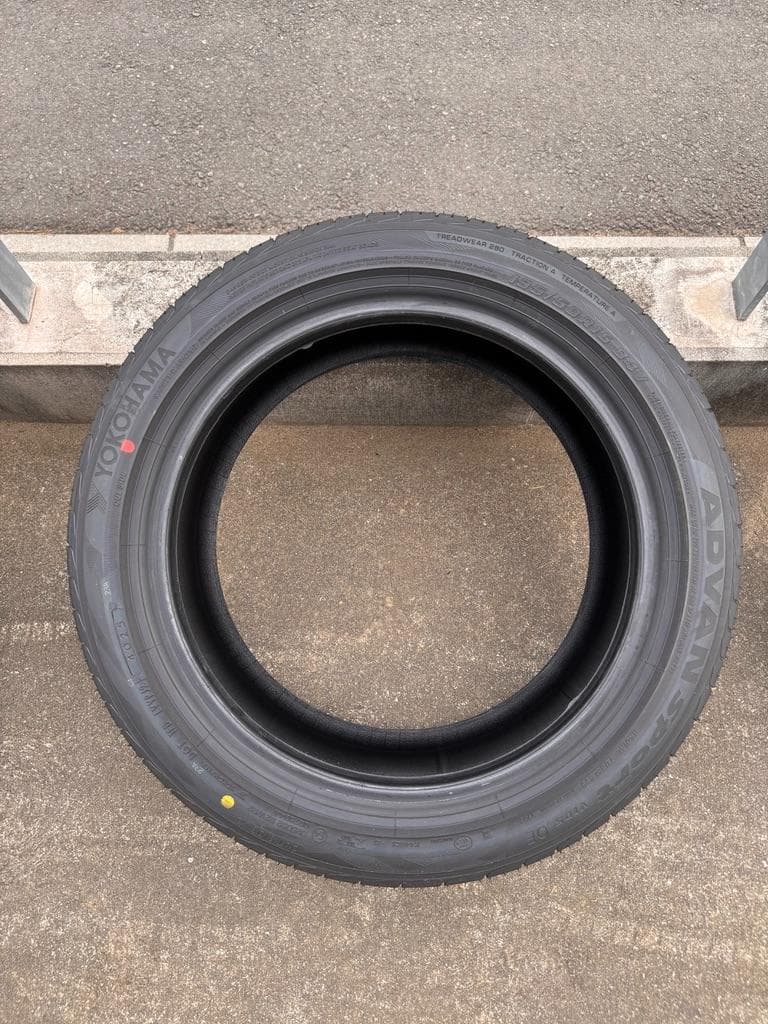ロードスター純正ヨコハマタイヤ走行160キロのみ４本セットのうち２本分（１の２）