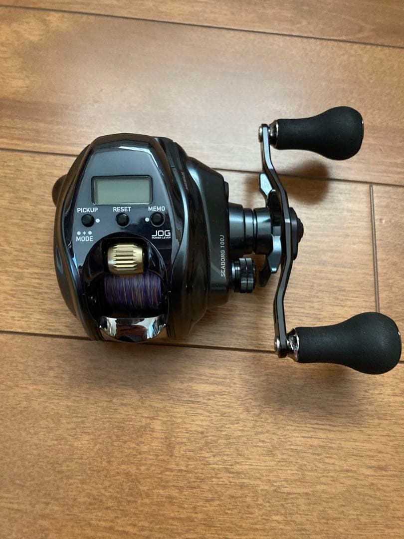 ダイワ　24　シーボーグ　100J（右）