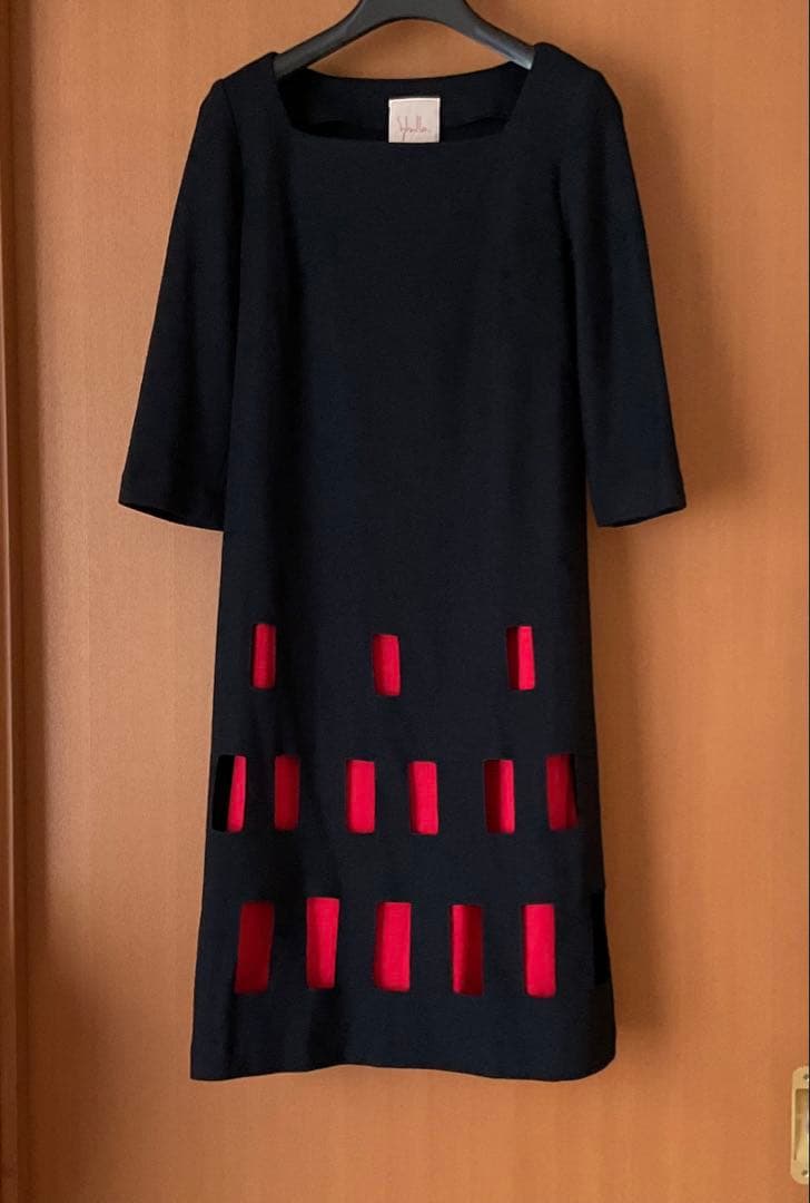 ★シビラ★カットワークワンピース　黒と赤ツインセット　ウール　M タグ付き新品