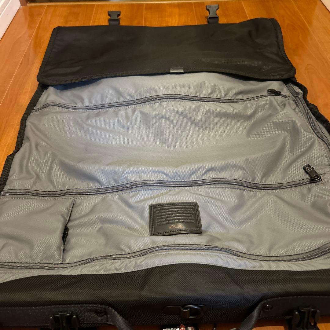 【美品】TUMI ブラック ガーメントバッグ