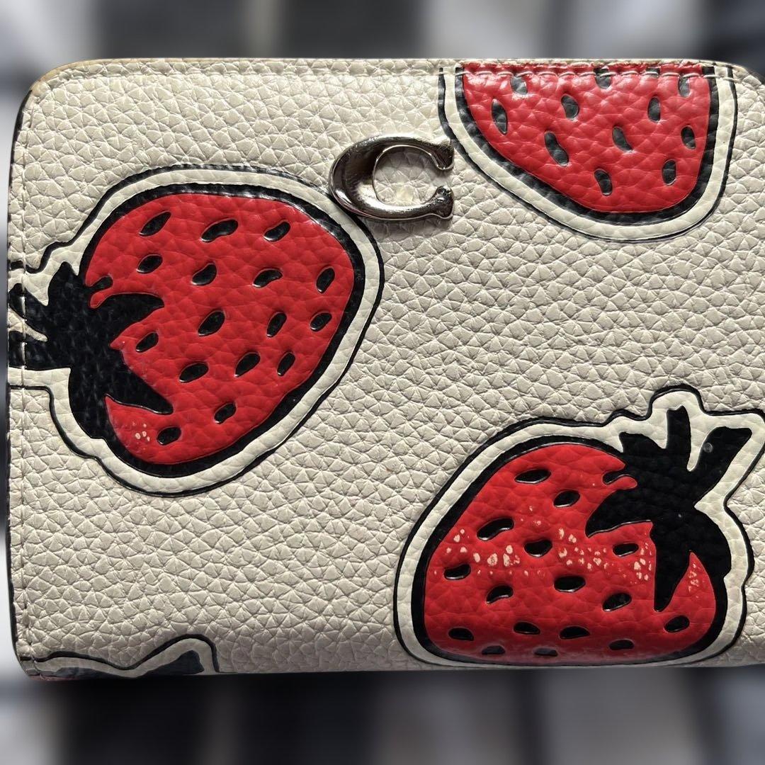 COACH イチゴ柄 二つ折り財布