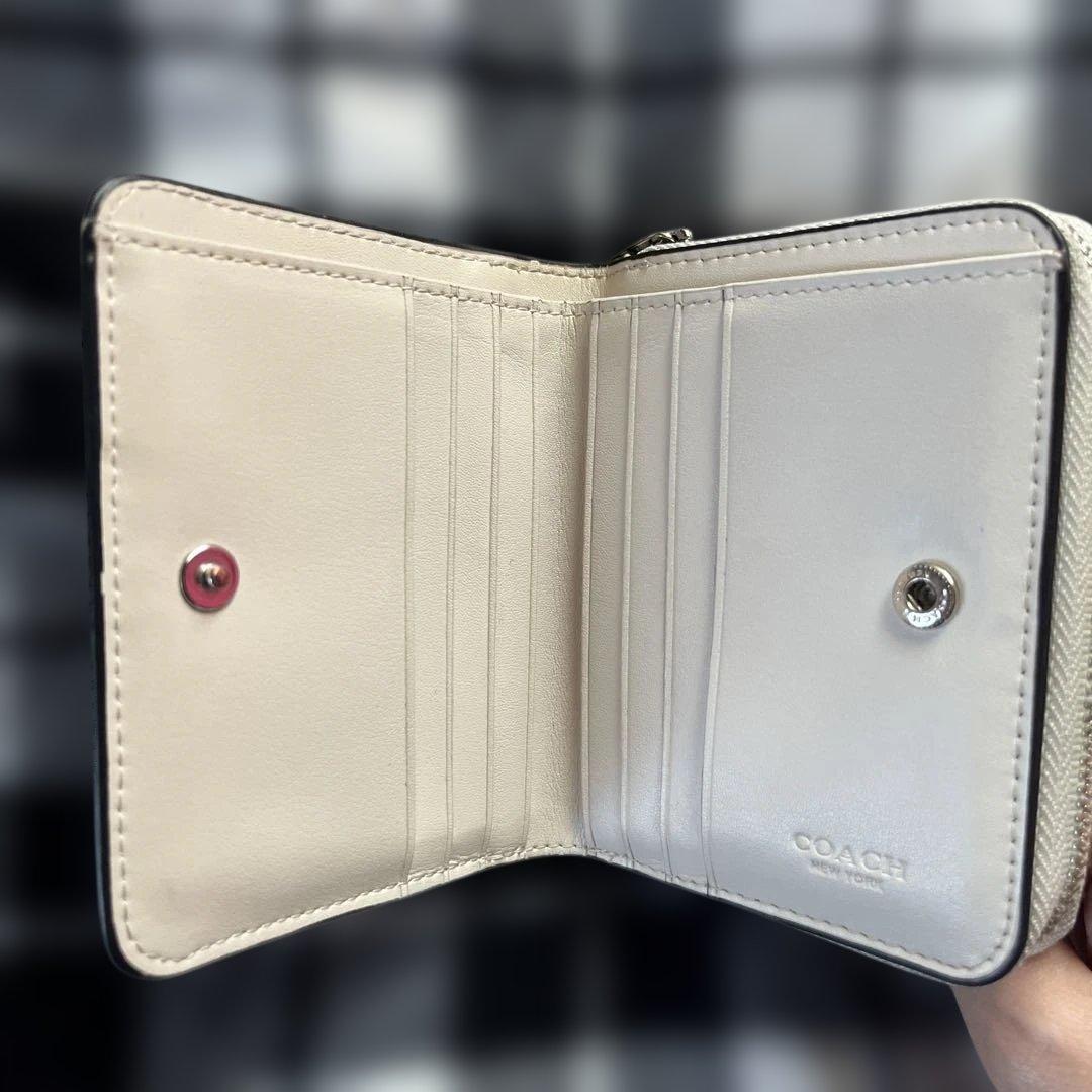 COACH イチゴ柄 二つ折り財布