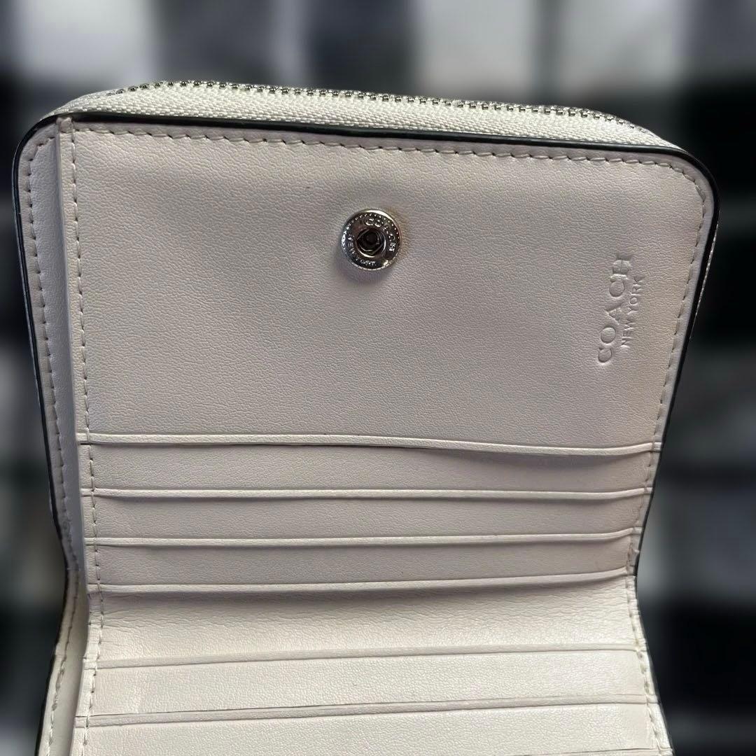 COACH イチゴ柄 二つ折り財布