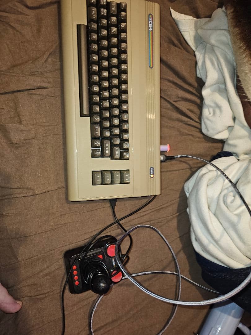 マ*ン様 Commodore 64 THEC64 クラシックゲームコンソール