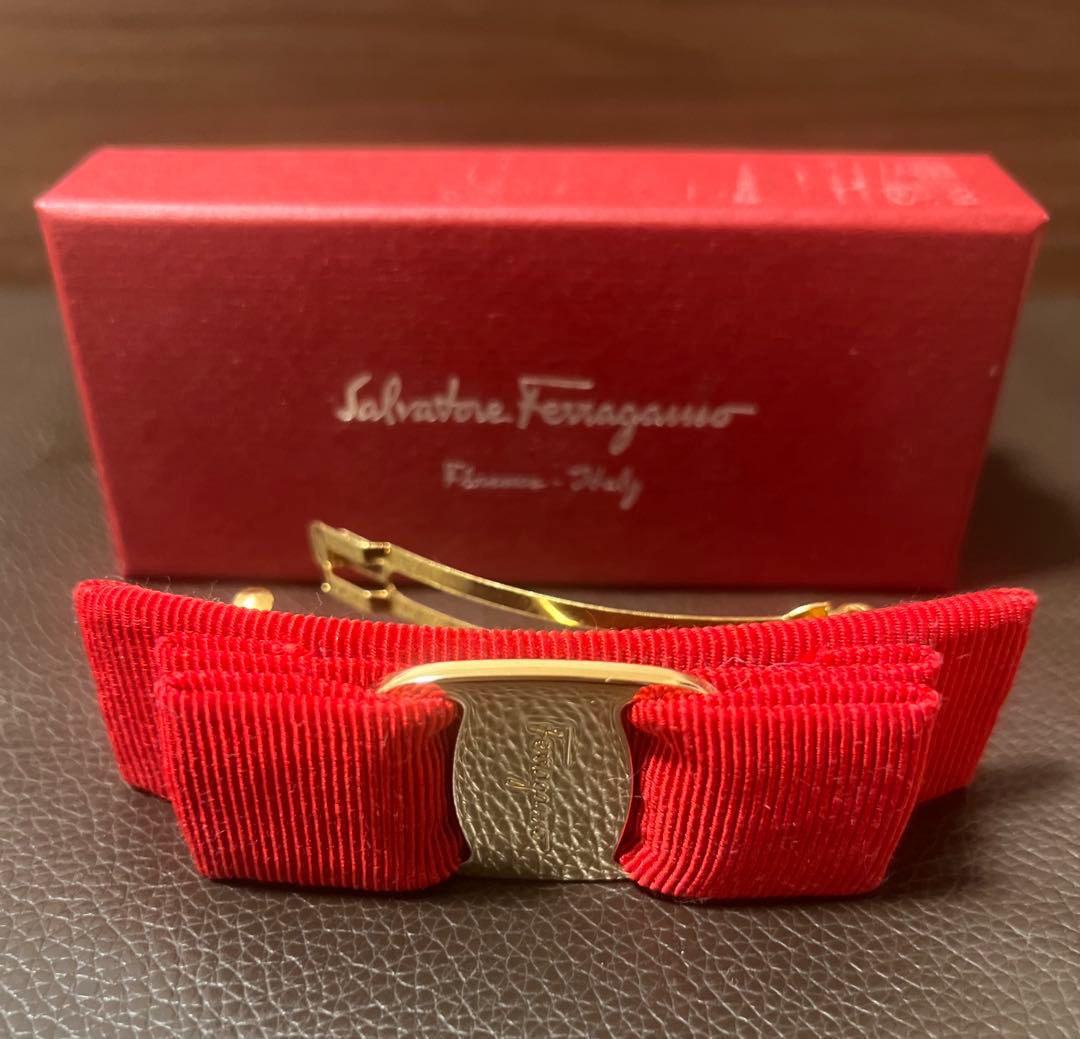 フェラガモ　バレッタ　美品
