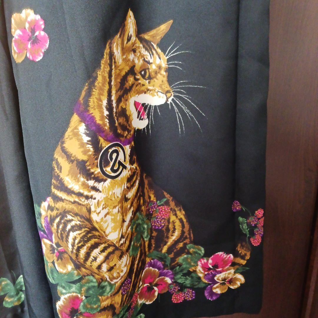 &エルシーの猫と花刺繍の黒キュロットパンツ