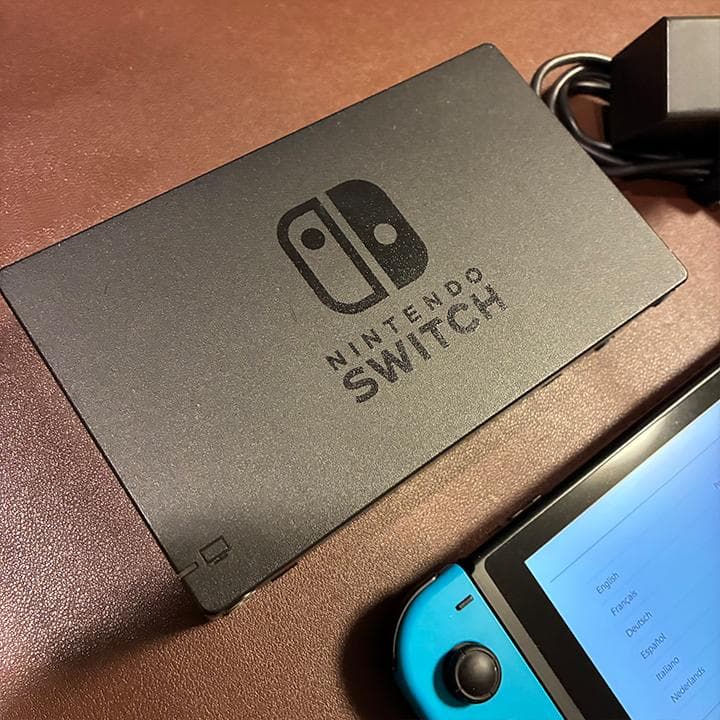 Nintendo Switch 本体 青/赤 　おまけでソフト１本つけます