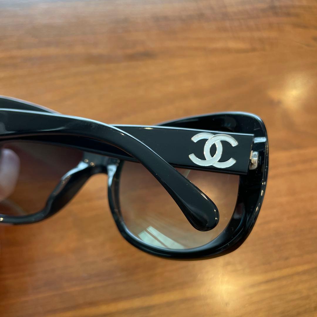 Chanel ブラック サングラス (ケースあり)