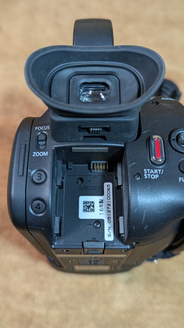 備品充実!!　CANON XA30(業務用ビデオカメラ）ハンドルユニット付