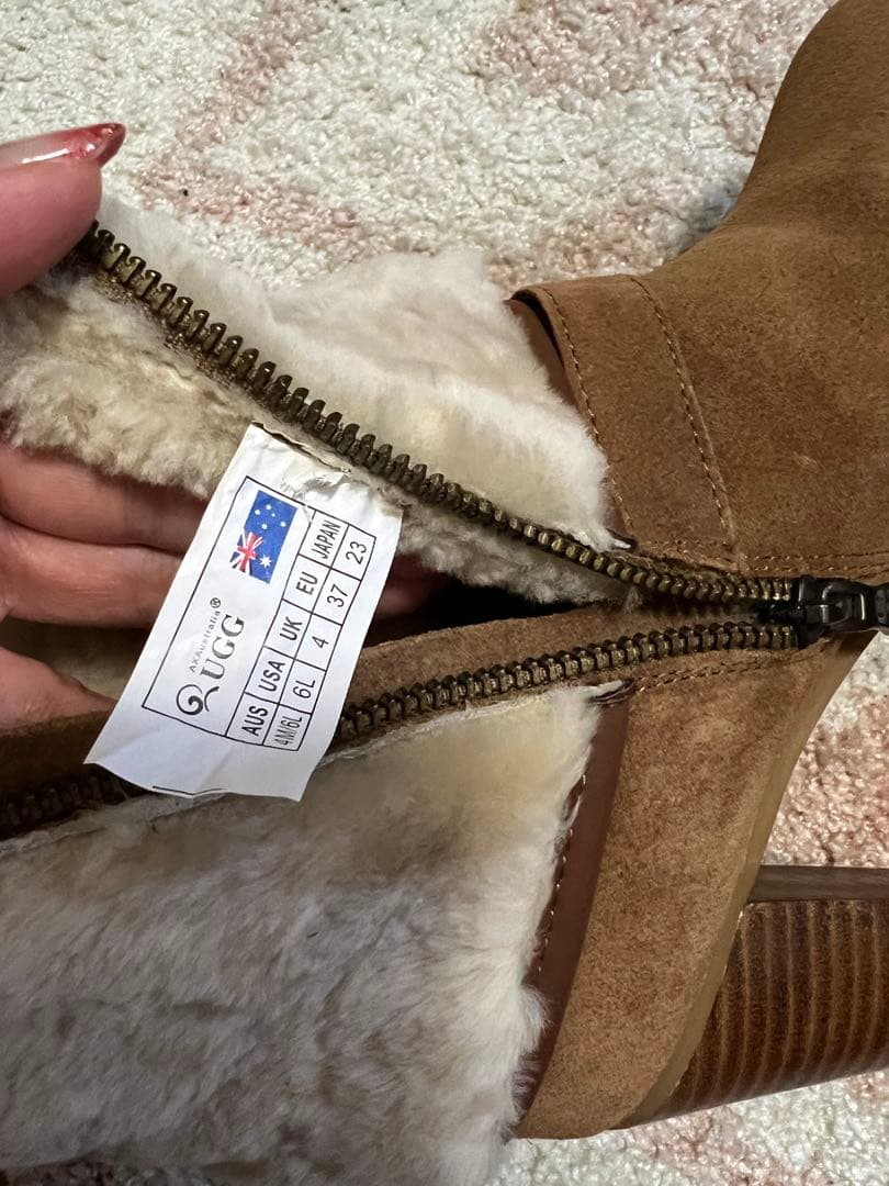 プチ大福　 美品UGGヒールブーツ ベージュ スエード ファー付きブーツ