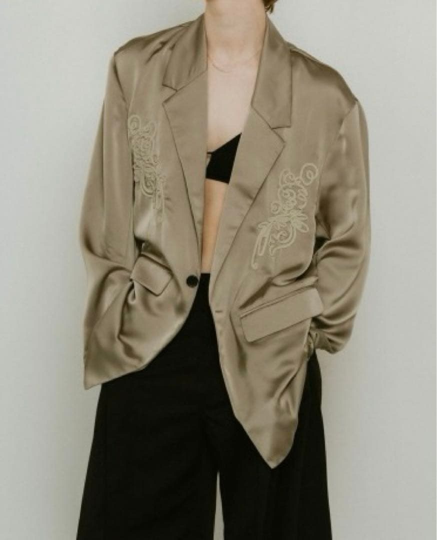 り*ご様 Knuth Marf embroidered satin jacket