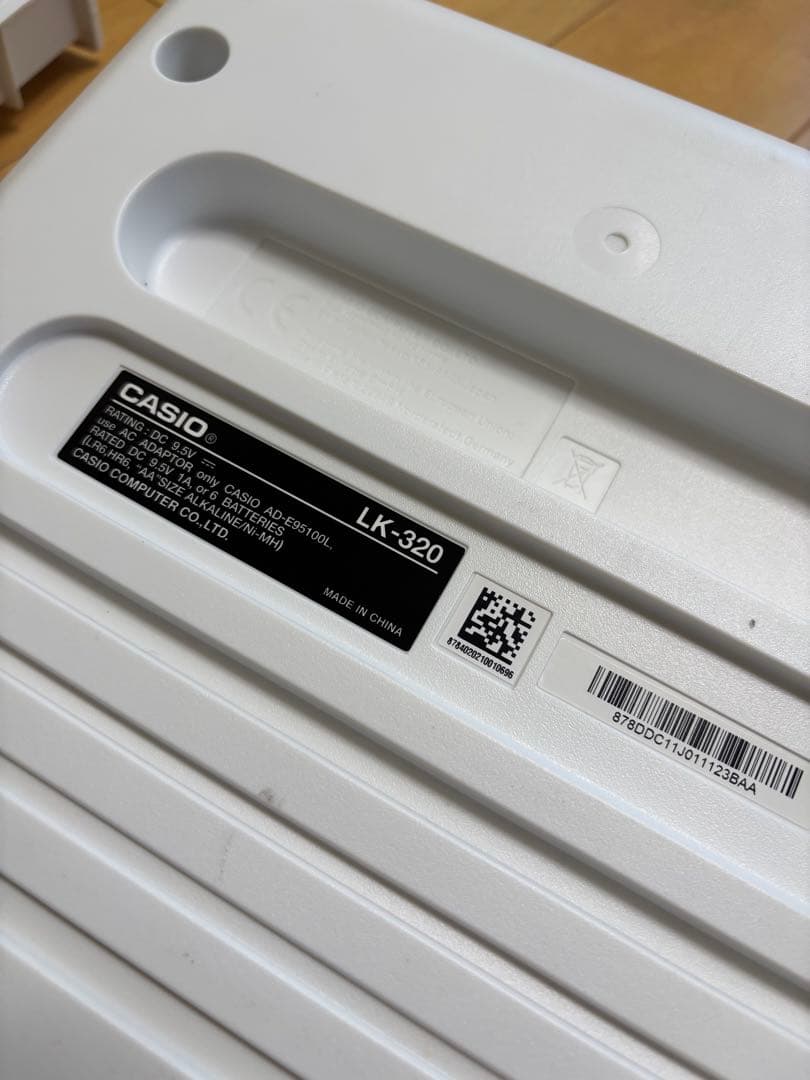 カシオ　光ナビゲーション　電子ピアノ　LK-320