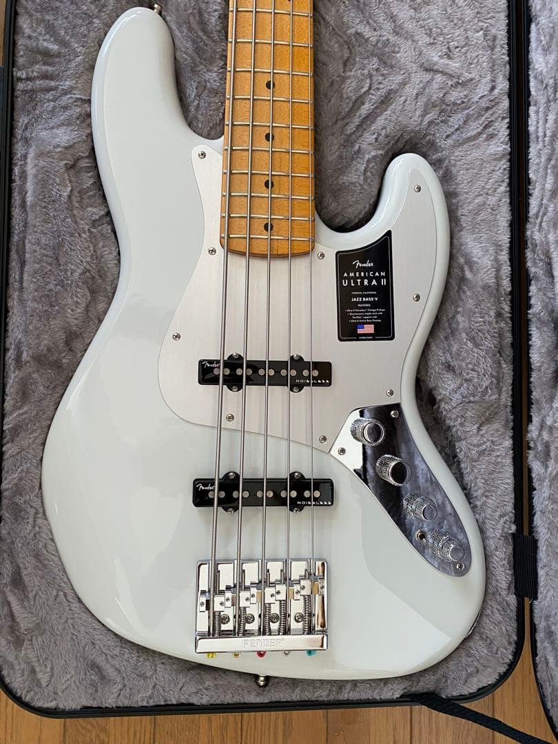 ベース Fender American Ultra II Jazz Bass V