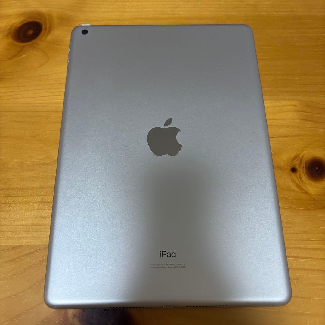 iPad 第8世代　本体　Wi-Fiモデル　32GB シルバー