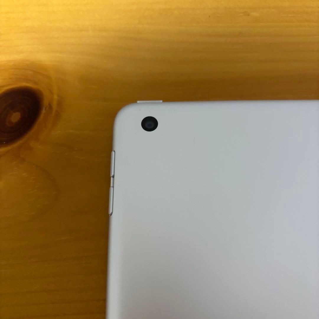 iPad 第8世代　本体　Wi-Fiモデル　32GB シルバー