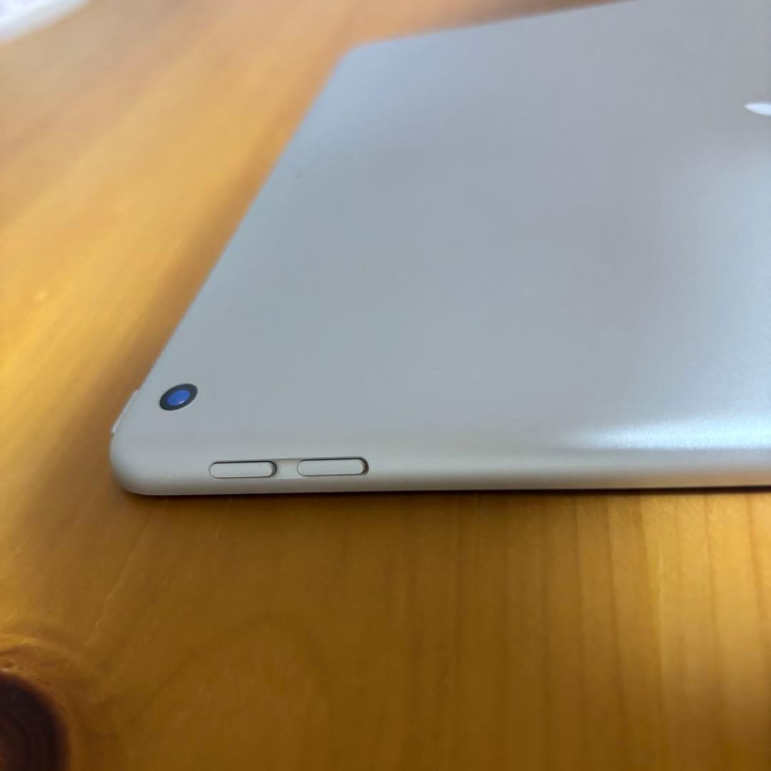 iPad 第8世代　本体　Wi-Fiモデル　32GB シルバー