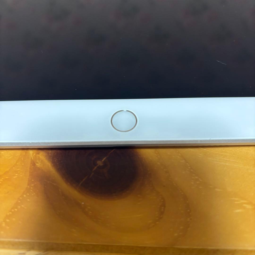 iPad 第8世代　本体　Wi-Fiモデル　32GB シルバー