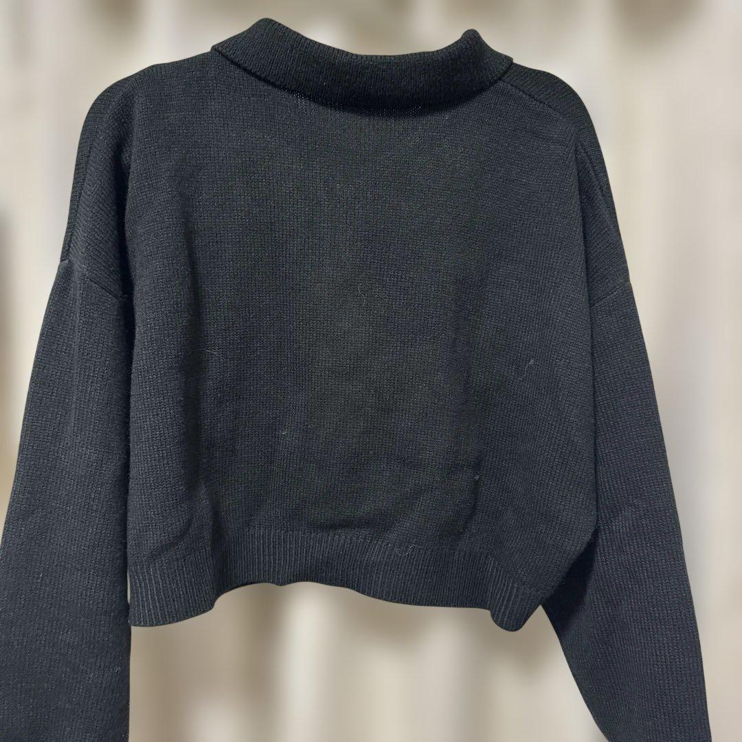 チューリップ刺繍の黒いカーディガン
