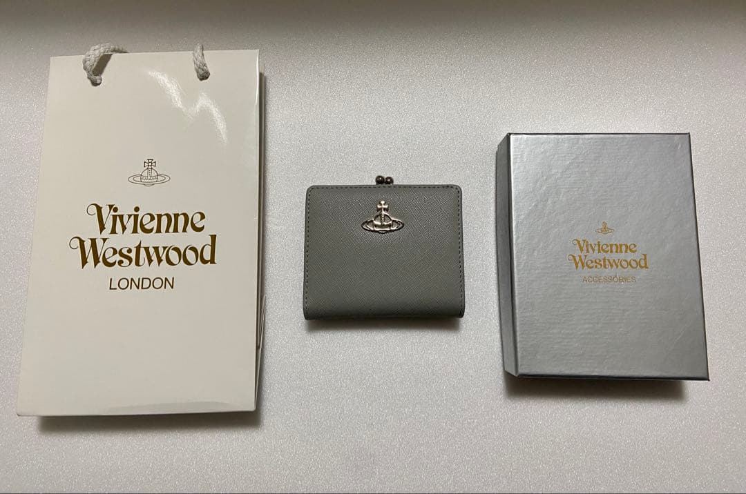 【新品未使用】Vivienne Westwood 二つ折り財布　グレー