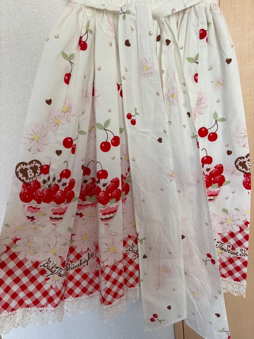 難アリ BABY 初夏でショコラないちごパフェ柄ヨーク切替シャーリングJSK