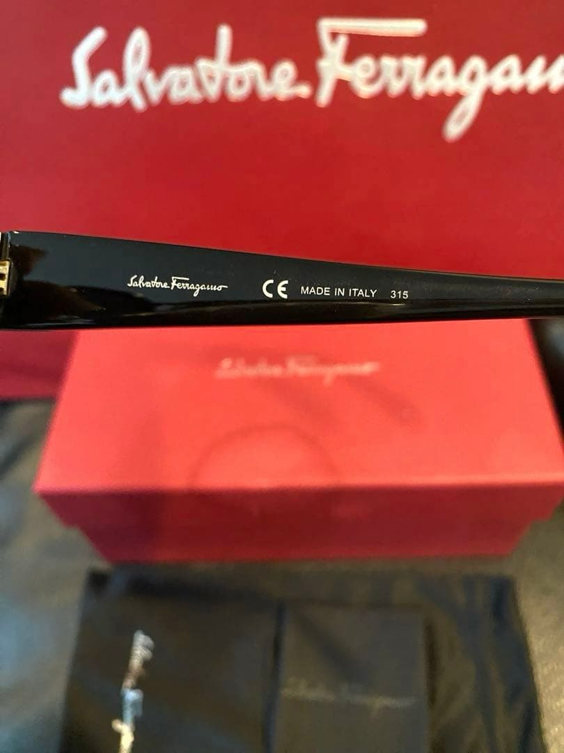 極美品Salvatore Ferragamoサングラス ガンチーニ付属品完備