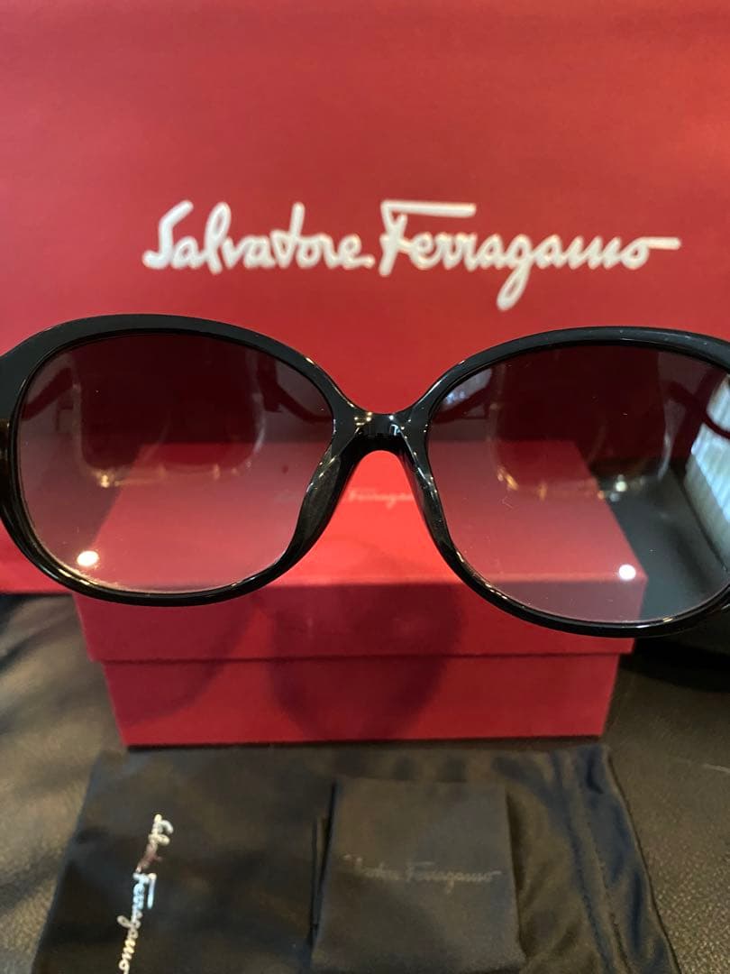 極美品Salvatore Ferragamoサングラス ガンチーニ付属品完備
