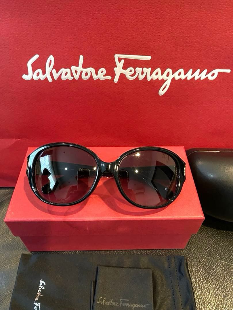 極美品Salvatore Ferragamoサングラス ガンチーニ付属品完備