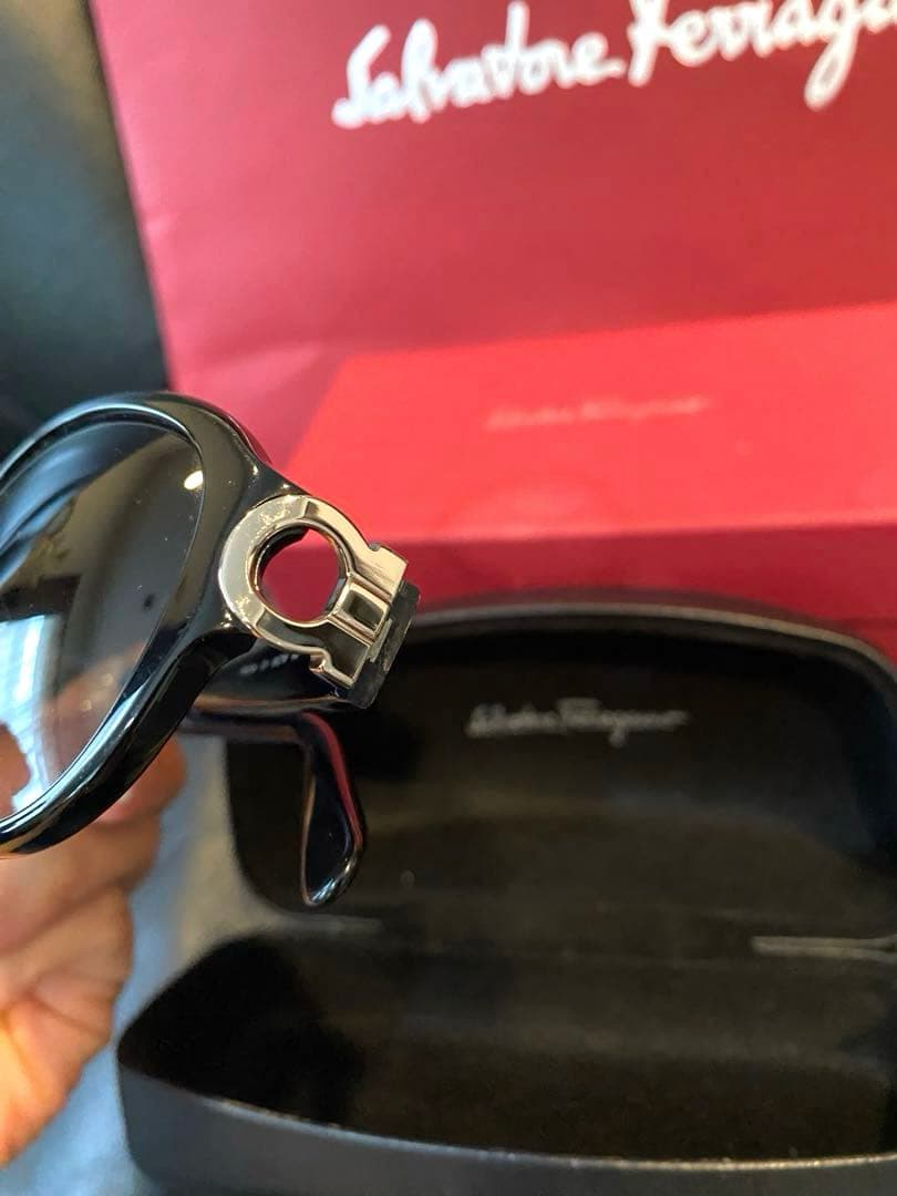 極美品Salvatore Ferragamoサングラス ガンチーニ付属品完備