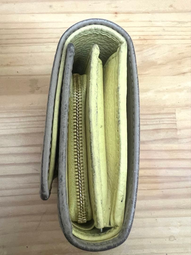 グレー レザー 二つ折り財布　グッチ