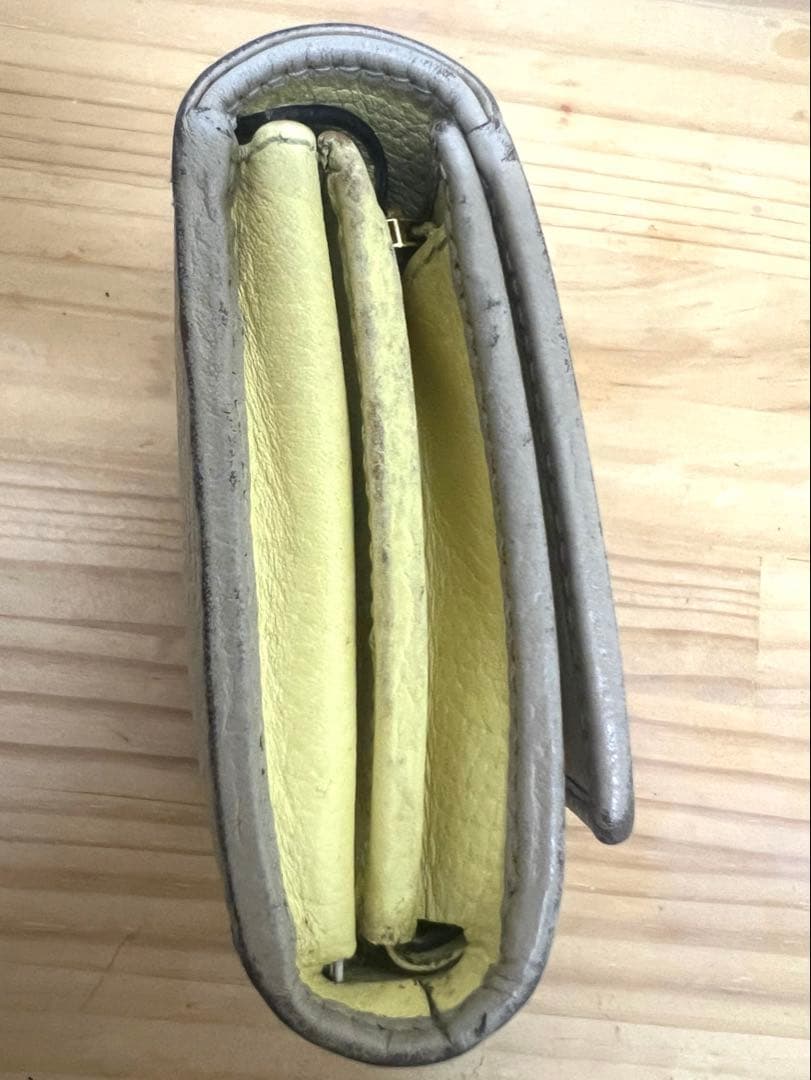 グレー レザー 二つ折り財布　グッチ