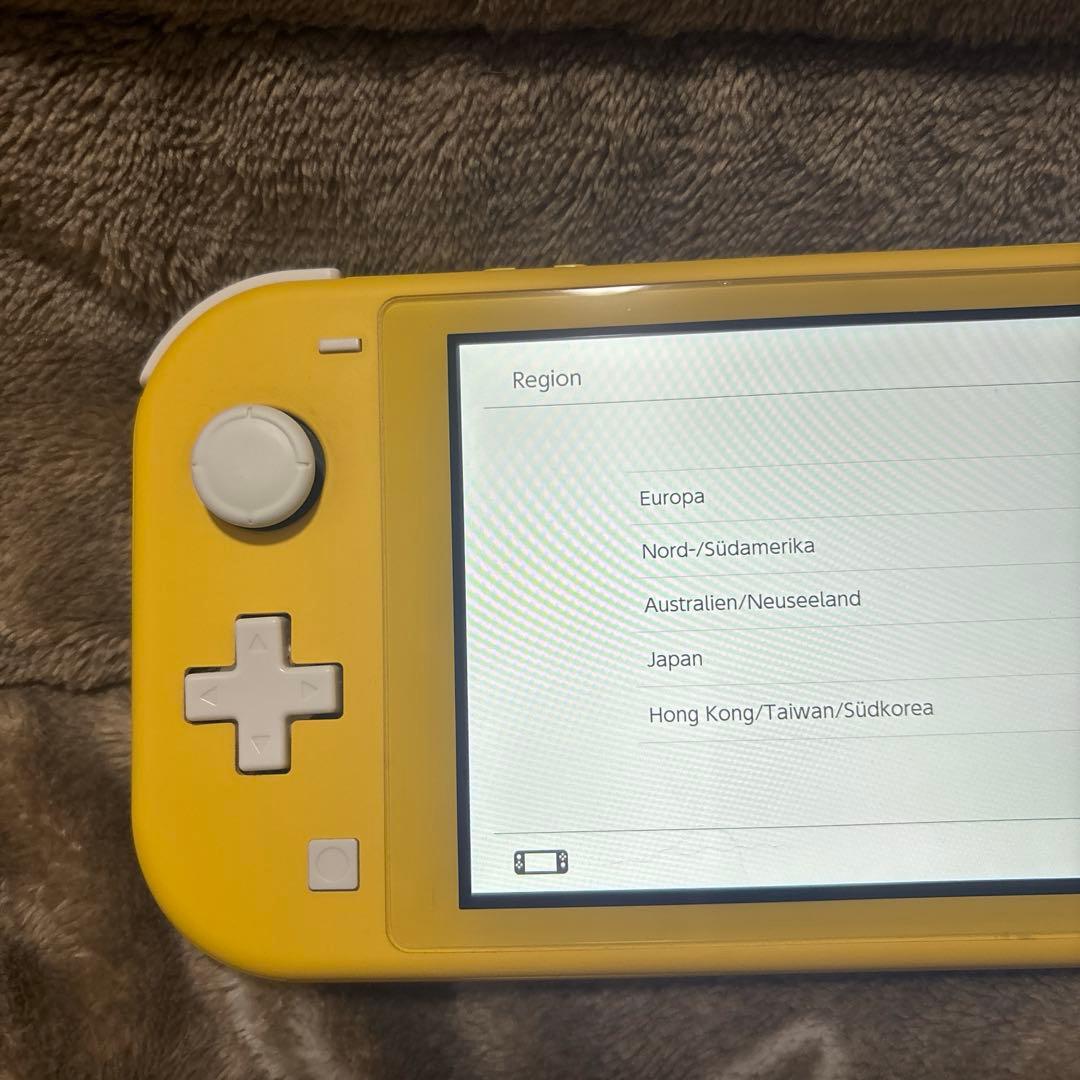 Nintendo Switch Light 本体