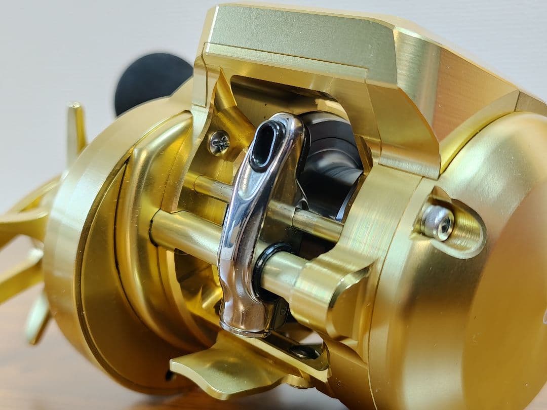SHIMANO 18 OCEA CONQUEST CT 200PG（右）