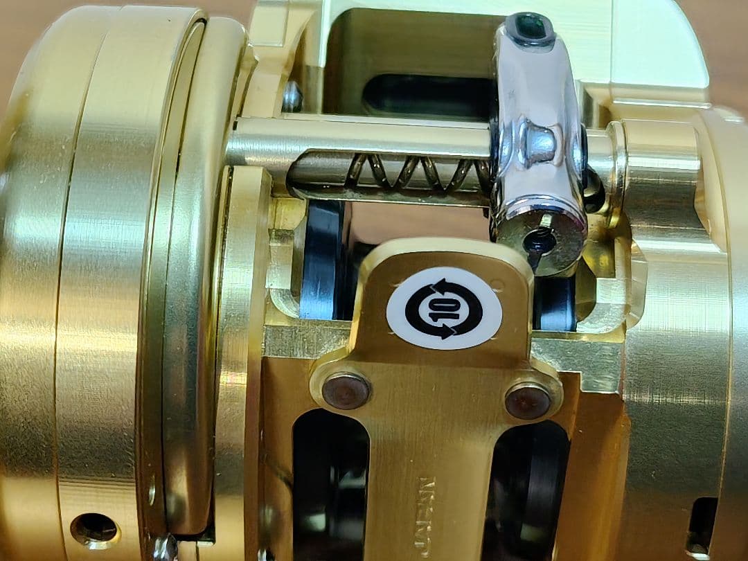 SHIMANO 18 OCEA CONQUEST CT 200PG（右）
