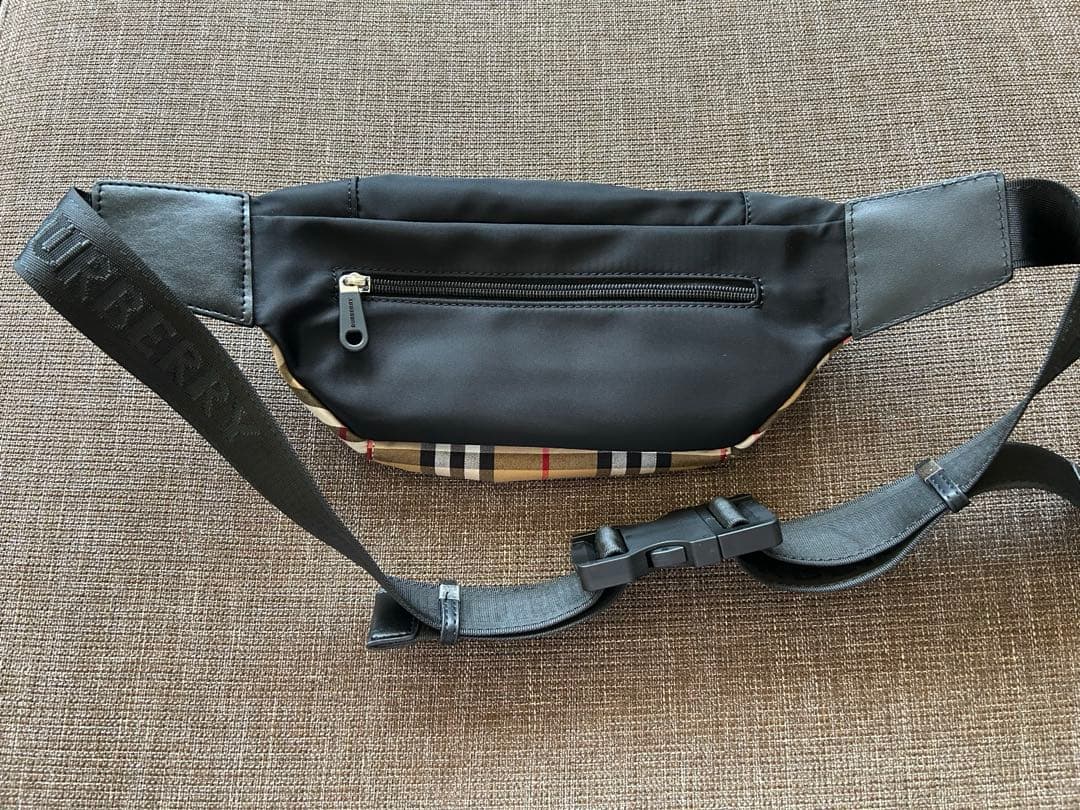 BURBERRY ボディーバッグ