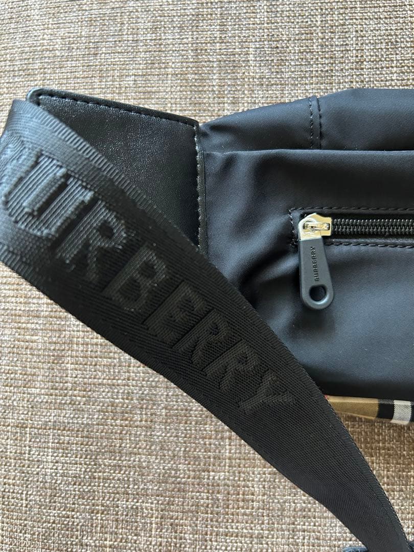 BURBERRY ボディーバッグ