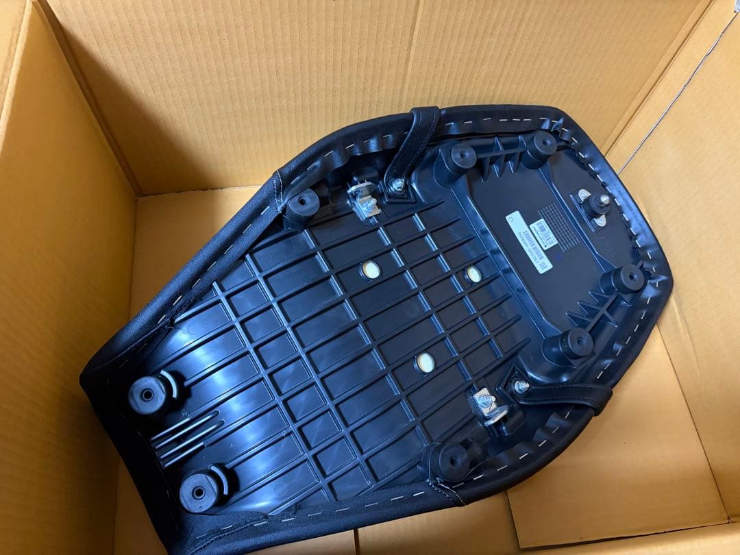 Kawasaki カワサキ　バイク　ネイキッド　Z650RS 純正シート