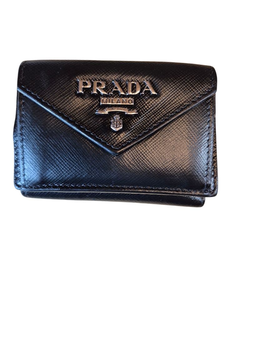 ＰＲＡＤＡ　プラダ　サフィアーノ　三つ折り財布 v