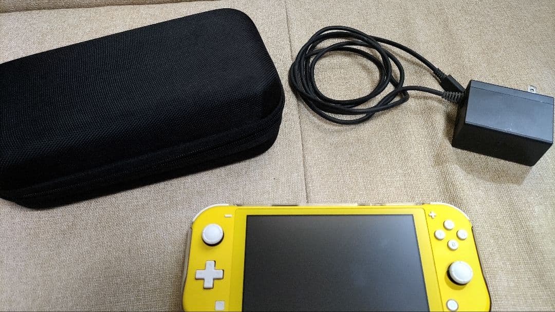 Switch Lite イエロー 充電器 キャリーケース付き