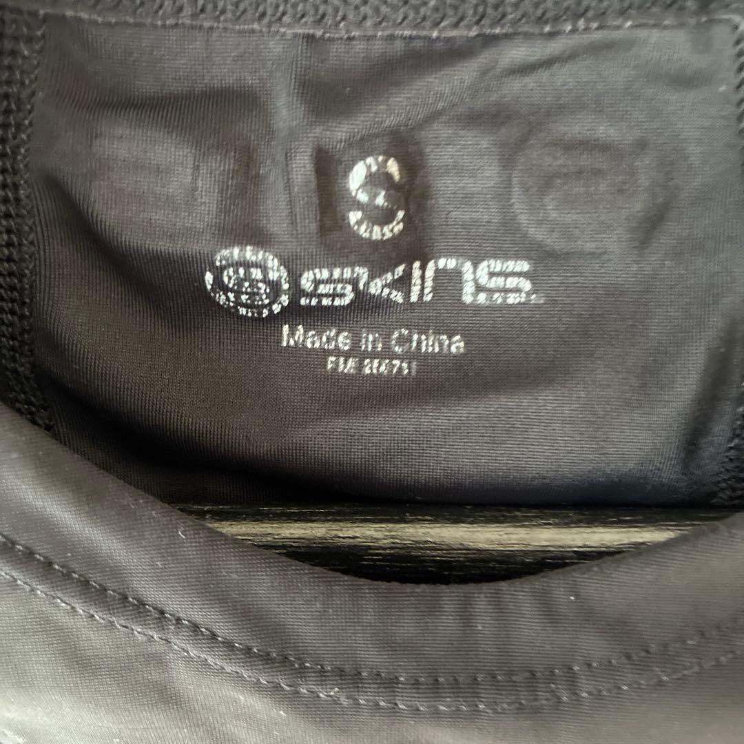 【SKINS】　上下セット