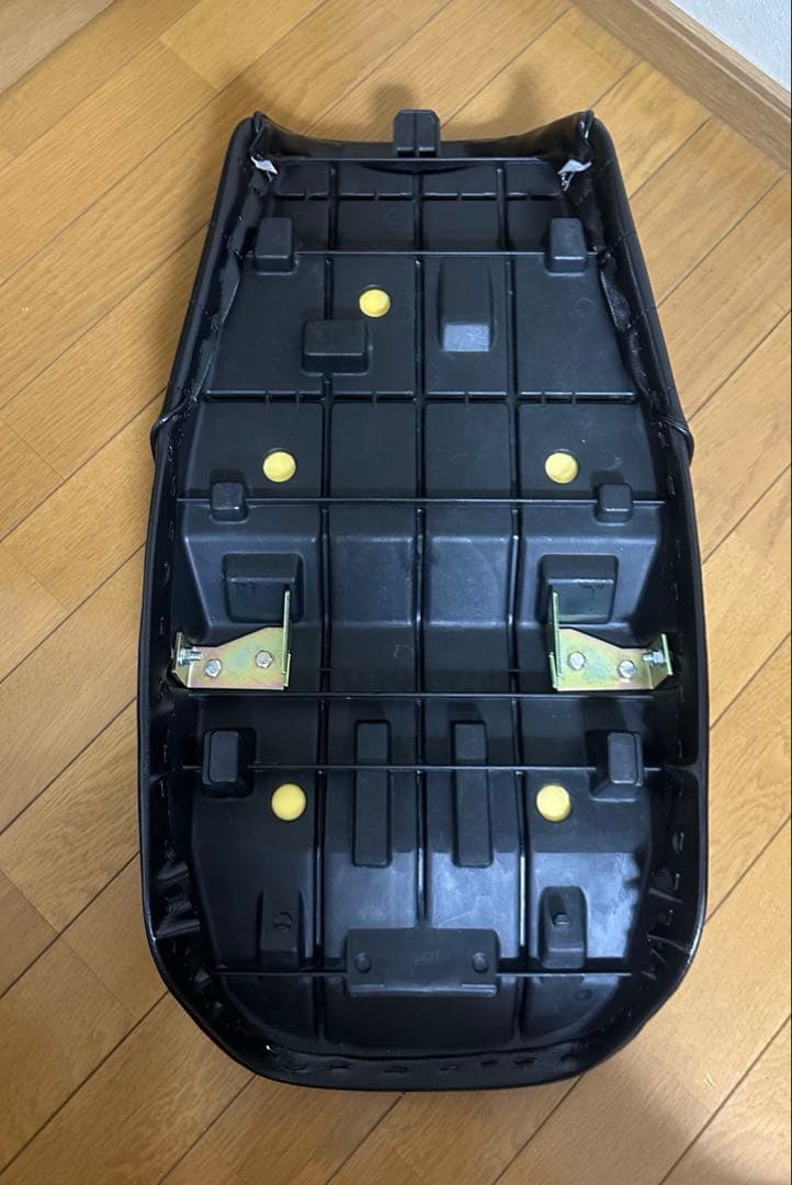 ゼファー750用タックロールシート タンデムベルト、金具つき 新品同様